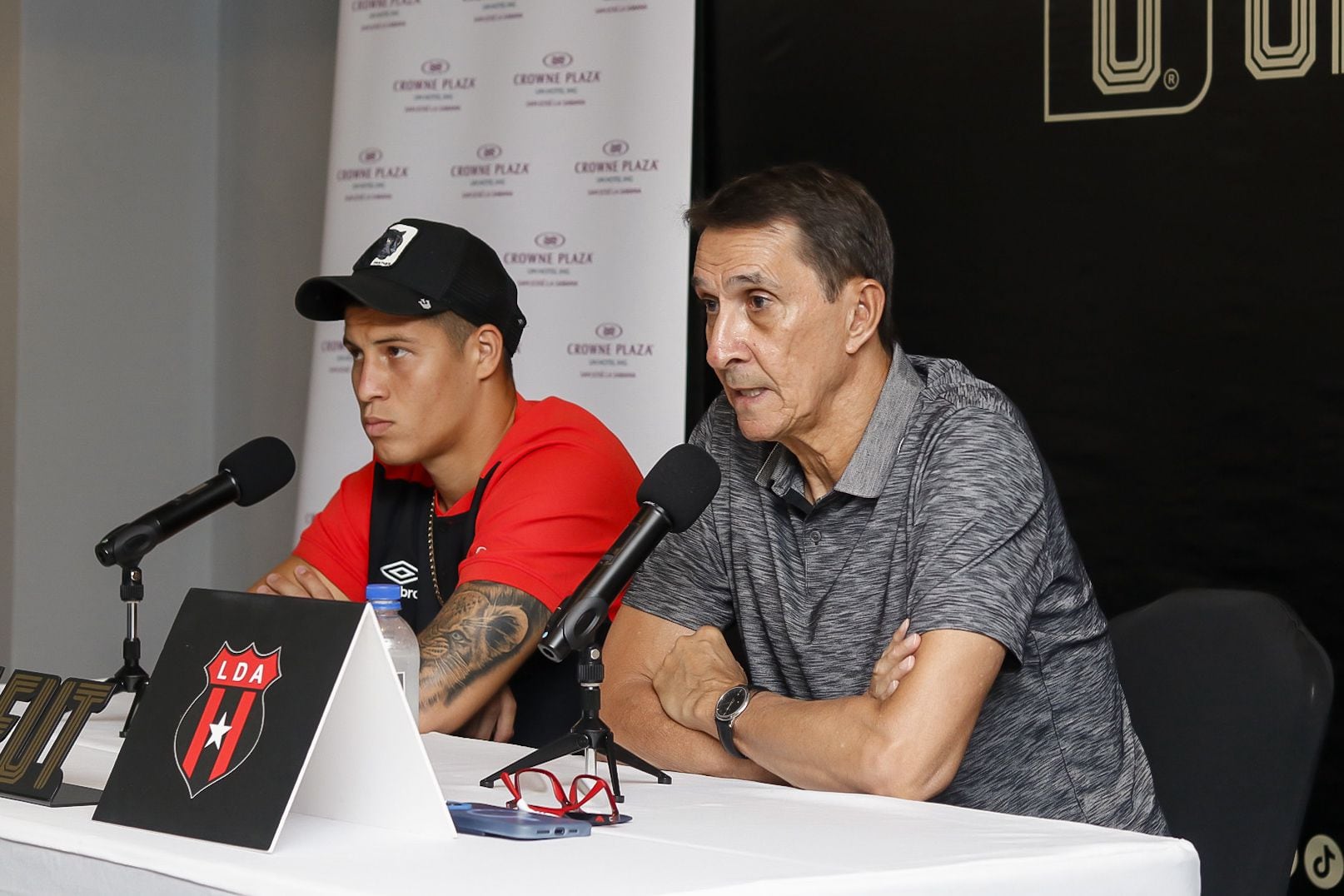 Alexis Gamboa y Alexandre Guimaraes atendieron a los medios de comunicación previo a la Recopa contra Saprissa. Foto: Lilly Arce