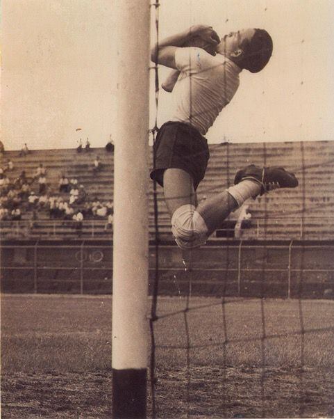 Eddy Cortés empezó su carrera deportiva en el fútbol, previo a pasar al judo, disciplina en la que se convirtió en uno de los exponentes más destacados. 