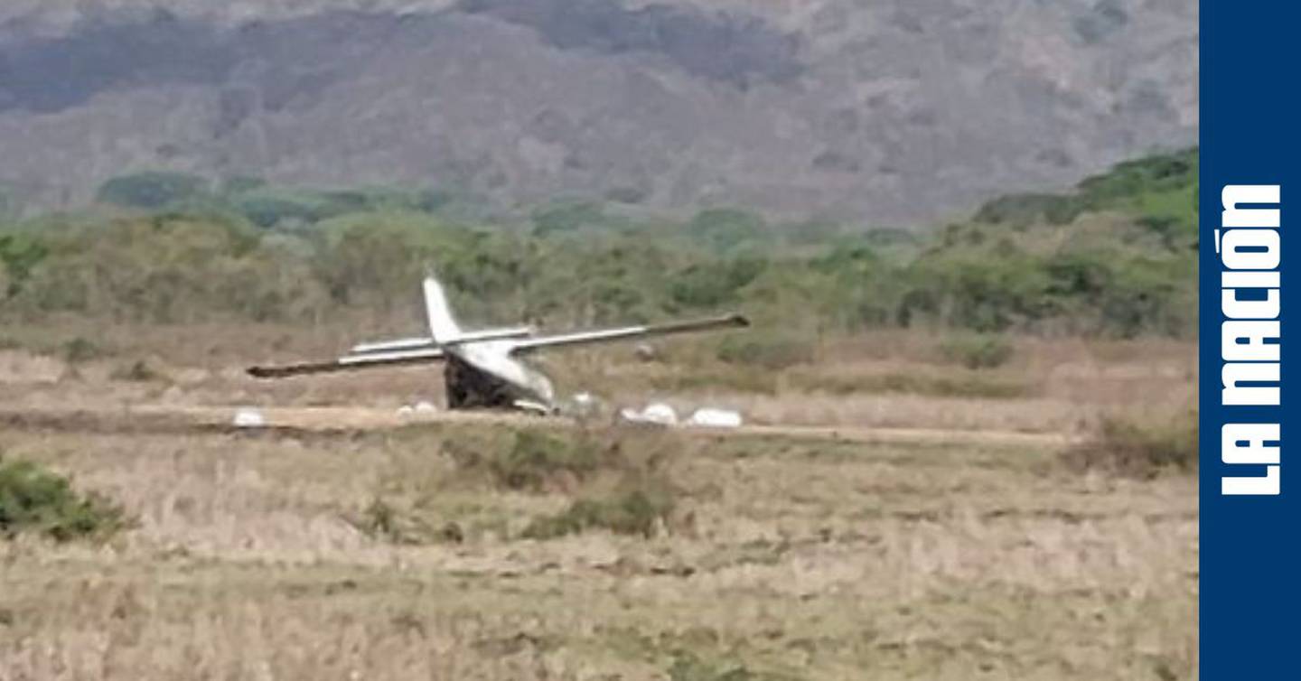 La aeronave se encuentra en lo que parece ser una pista clandestina. El OIJ confirmó que estaba vacía y no había nadie en la escena.