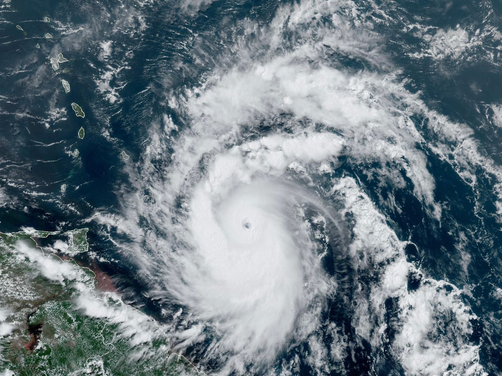 La Isla de Tobago declaró estado de emergencia por el huracán Beryl. Se prevén afectaciones para República Dominicana. 