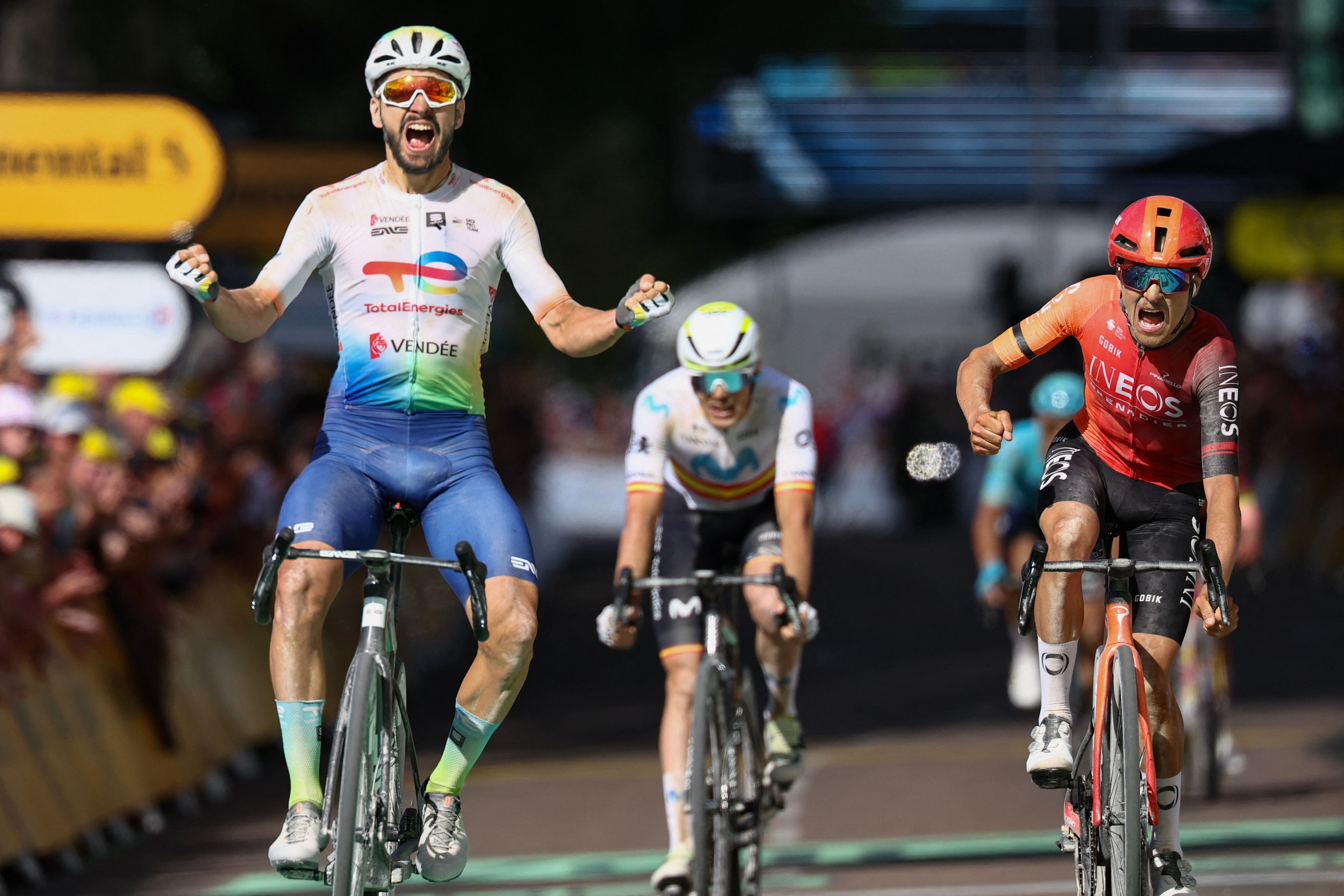 Anthony Turgis festejó a lo grande su triunfo en la novena etapa del Tour de Francia. 