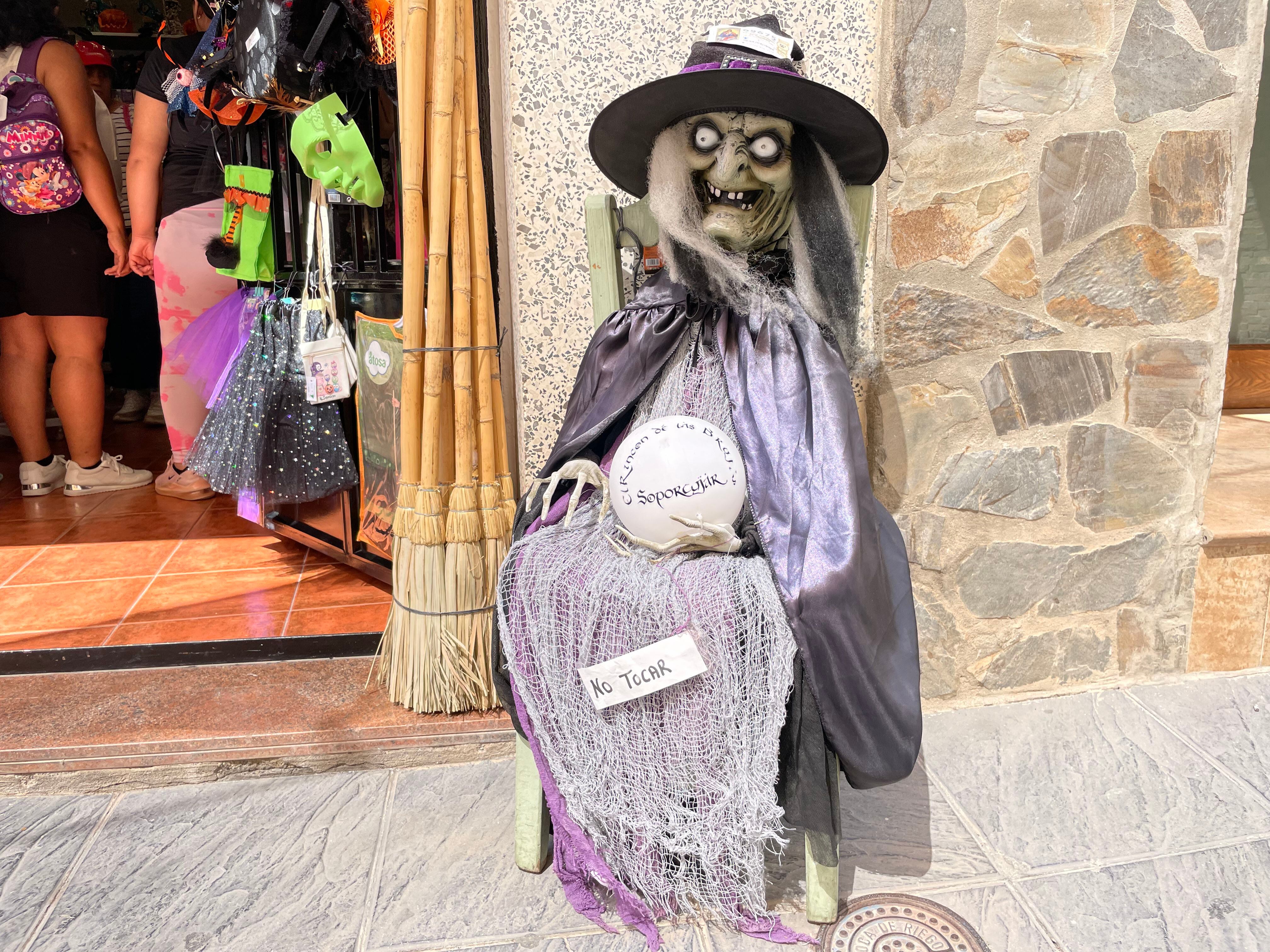 Una de las tantas brujas en Soportújar, Granada, España.