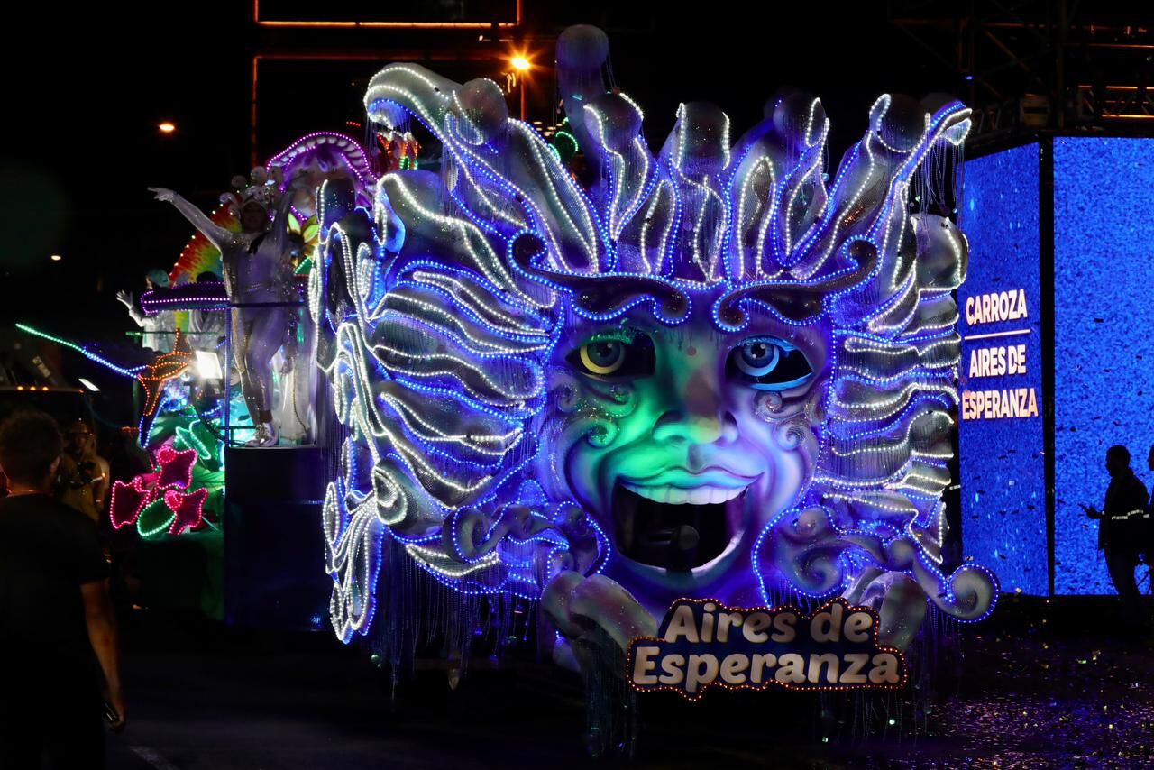 Coopenae presentó una bella caravana titulada 'Aires Esperanza'. 