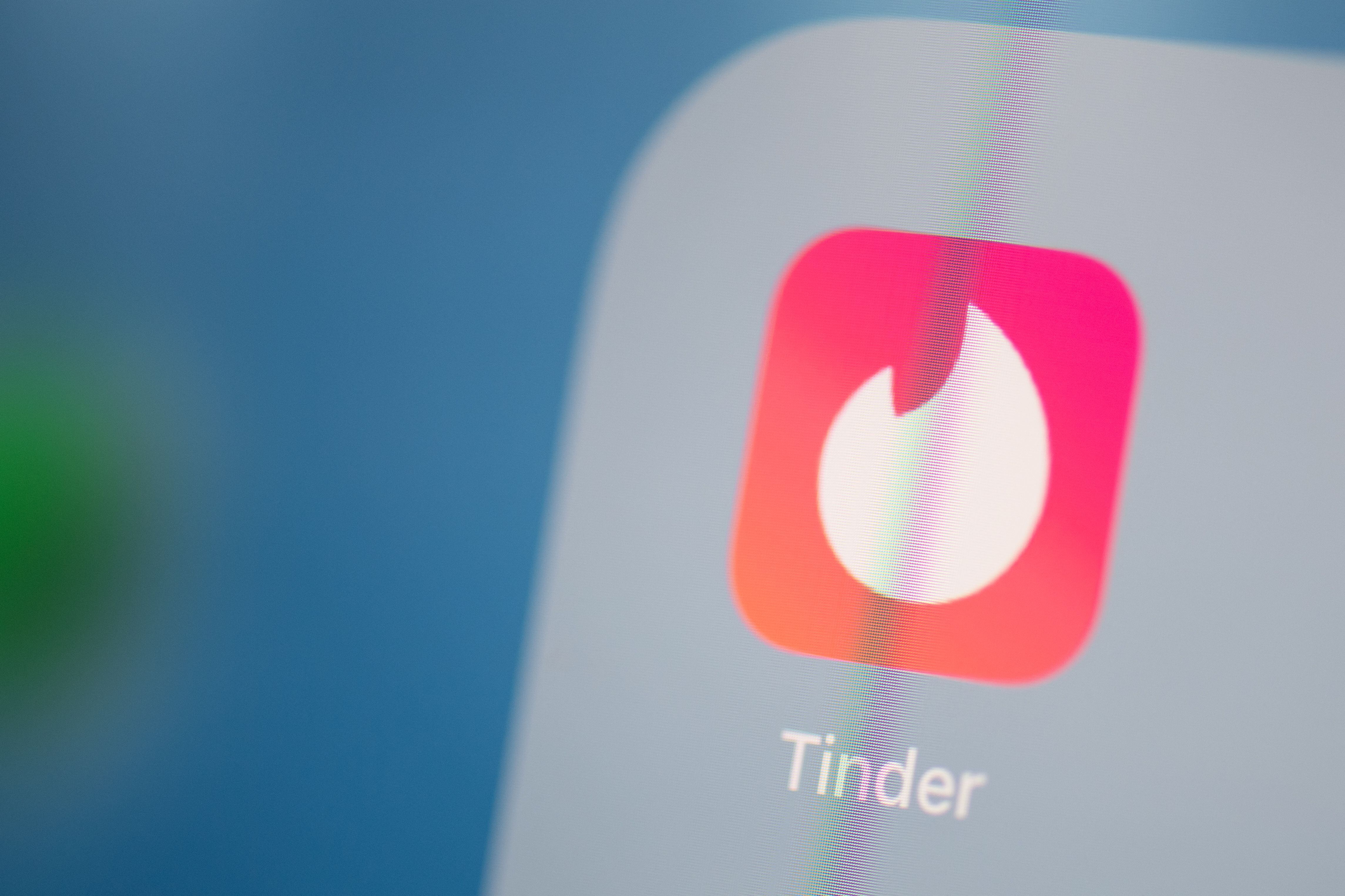 Tinder es una famosa aplicación utilizada por miles para conocer nuevas personas y acordar citas, muchas de ellos con interés sexual. Imagen con fines ilustrativos. 