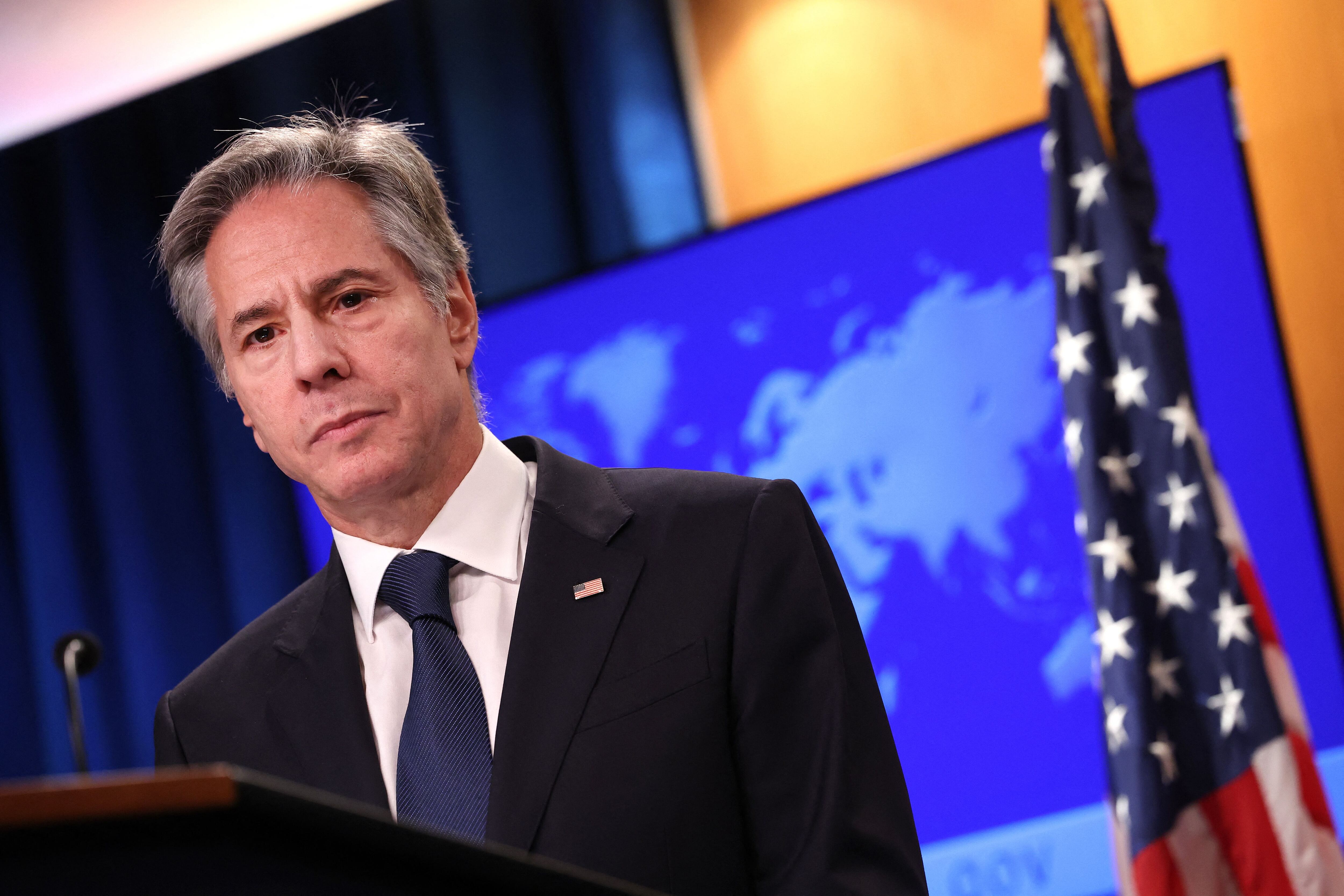 El Secretario de Estado, Antony Blinken, mencionó que ningún país ha reconocido a los talibanes y que Estados Unidos evita brindarles ayuda económica debido a la exclusión de las mujeres de la educación y la vida pública.