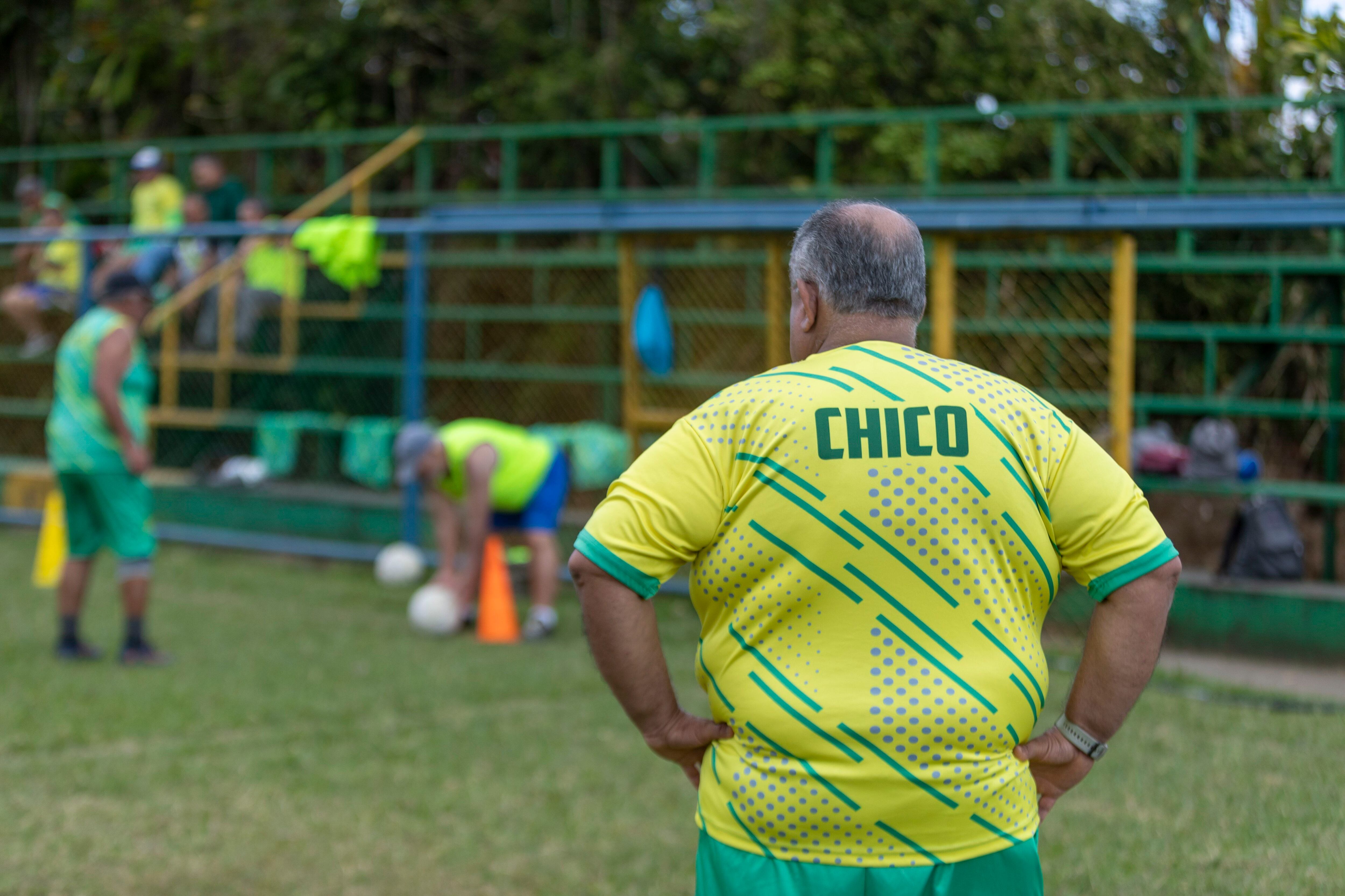 Francisco Cruz, conocido como Chicho, es el presidente de la Junta Directiva del Máster de Alajuelita.  Él también se suma a los entrenamientos como jugador.