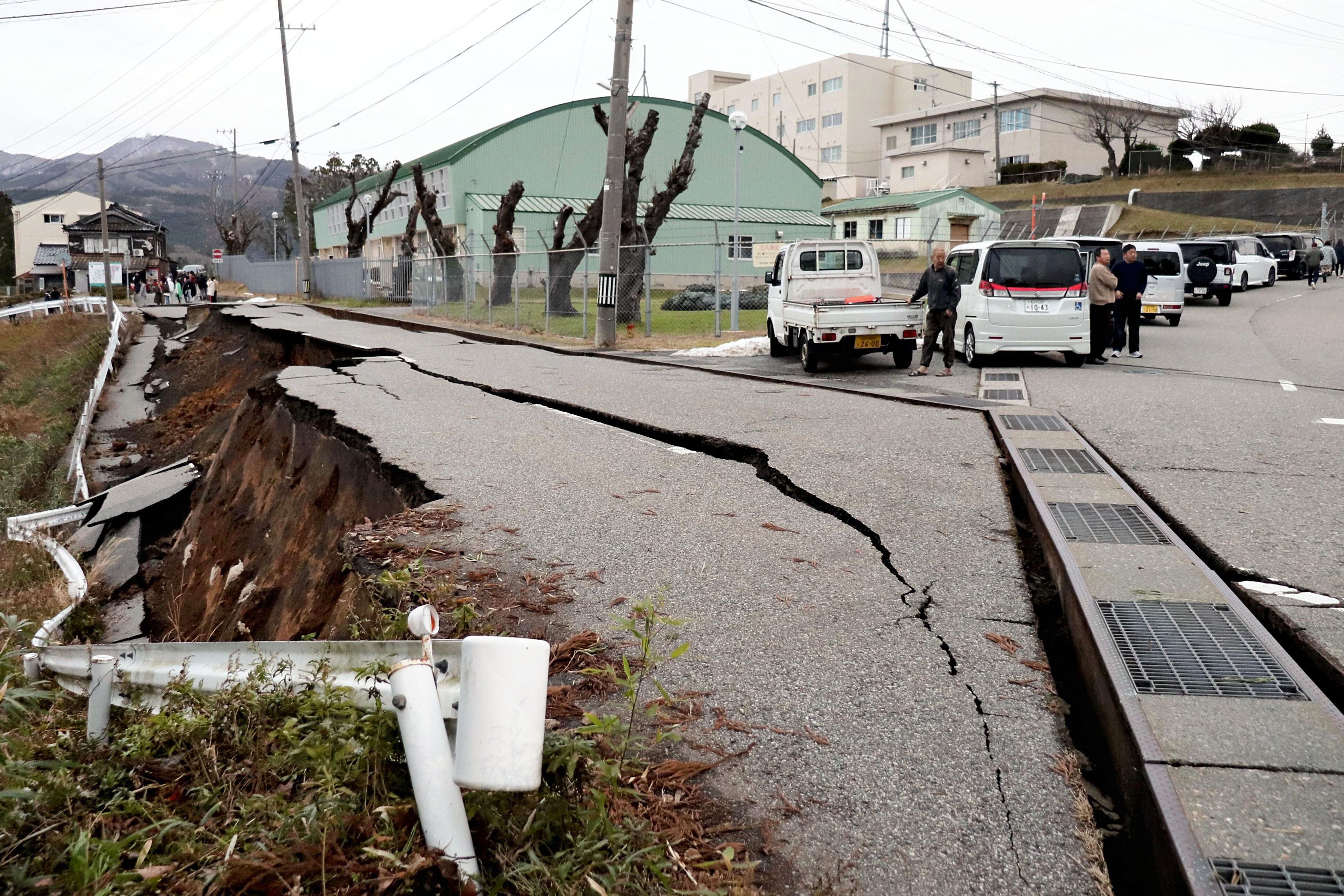 El terremoto de magnitud 7,6 dejó grietas en la ciudad de Wajima, en Ishikawa, este 1. ° de enero, y generó una alerta de tsunami por parte de las autoridades japonesas. 