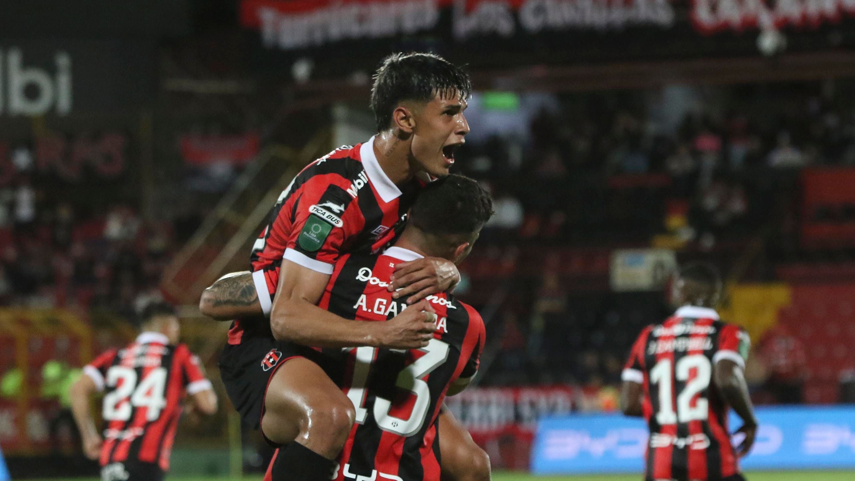 El niño más encariñado con Fernando Lesme lloró cuando supo que su amigo no seguía en Alajuelense