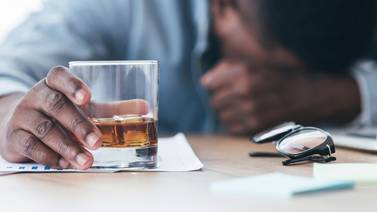 ¿Problemas de alcoholismo en el trabajo? IAFA ofrece orientación a las empresas