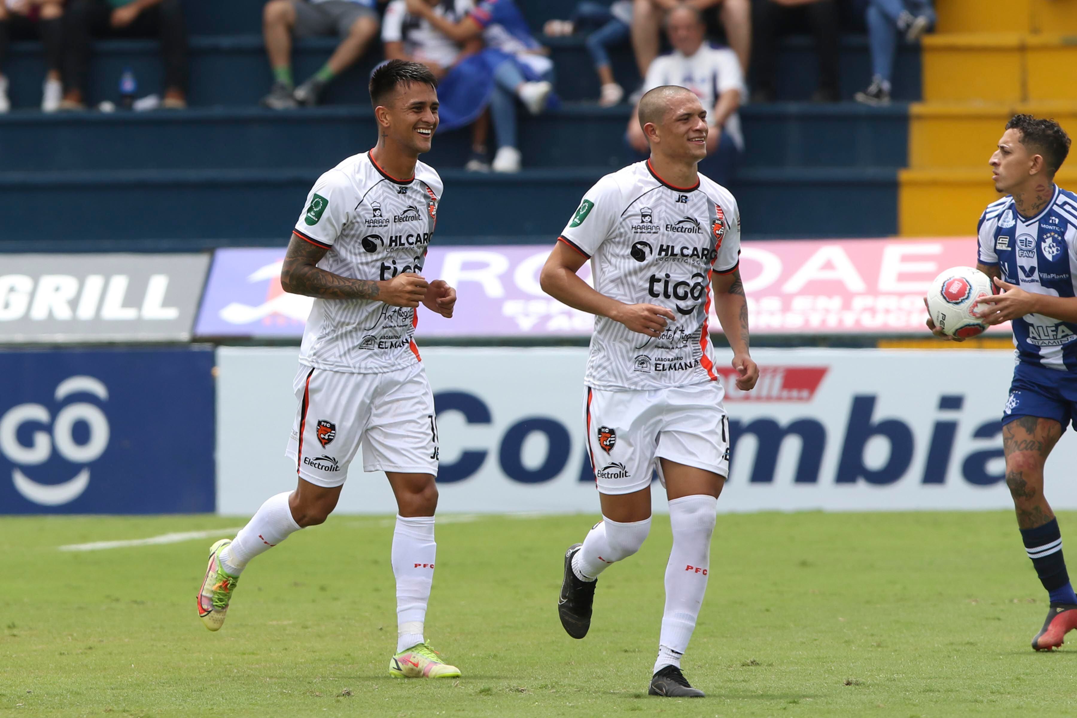 Yoserth Hernández (izquierda) y Anthony Hernández, son dos de las figuras del Puntarenas FC en el actual Torneo de Apertura 2022.  