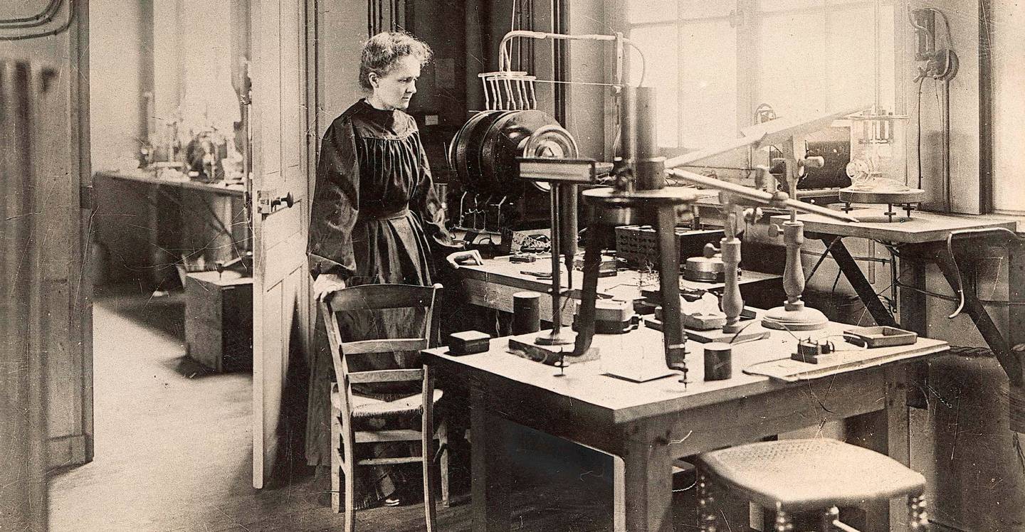 Marie Curie, una figura central en la ciencia, sigue siendo recordada por su incansable labor y descubrimientos innovadores.