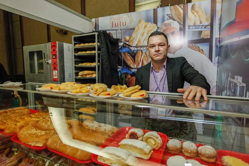 Heat of the Master Bakers Bakery - Baking 100's of Breads at 6:00am in the  morning at Camden Bakery. 