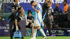 Lionel Messi llora desconsolado en medio de la final de la Copa América