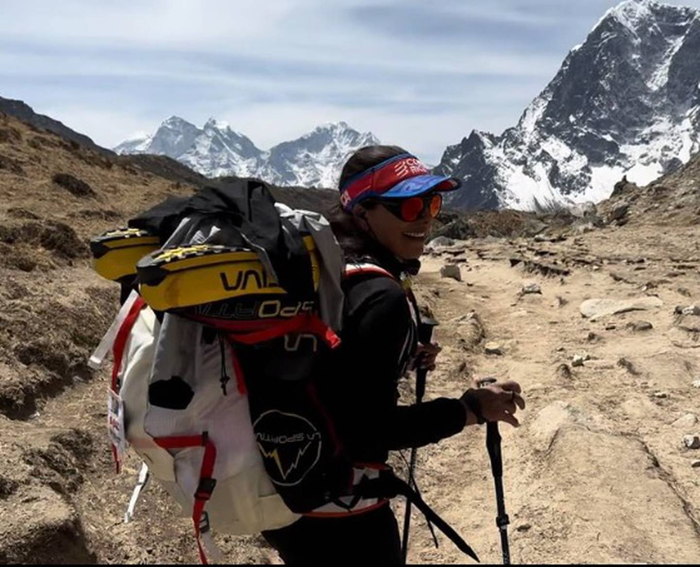 La costarricense, Ligia María Madrigal Moya, antitos de las cinco de la tarde (hora tica) de este 22 de mayo se convirtió en la primera mujer tica que logra escalar hasta el último centímetro de los 8.848,86 metros sobre el nivel del mar de la cima del mundo, el monte Everest