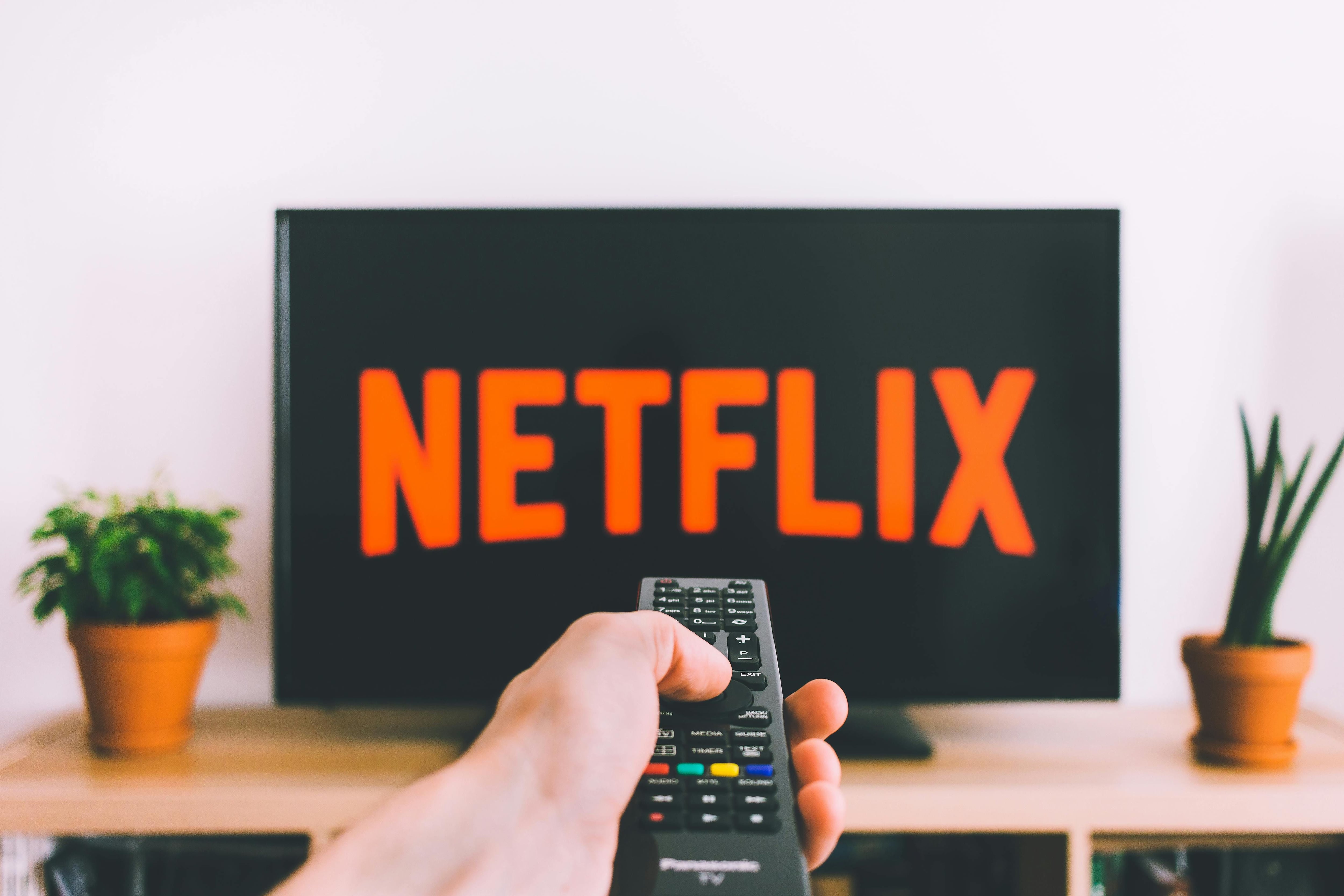 El plan estándar con anuncios de Netflix supone ya 45% de todos los registros que experimenta la plataforma en los mercados donde está presente la publicidad. Freestocks/Pexels.