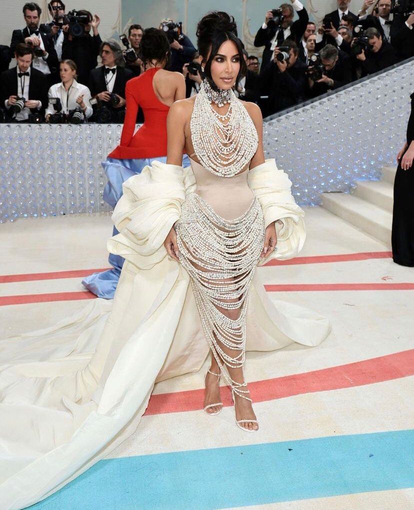 La vida de famosa de Kim Kardashian empezó por un video íntimo, pero ella aprovechó al máximo la exposición para convertirse en una de las celebridades más conocidas del mundo.