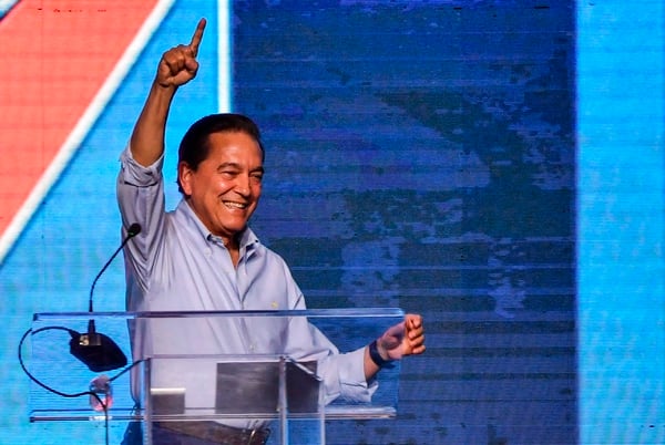 El candidato presidencial por el Partido Revolucionario Democrático (PRD), Laurentino Cortizo, durante un mitin electoral en la ciudad de Panamá, el lunes 1.° de abril de 2019. 