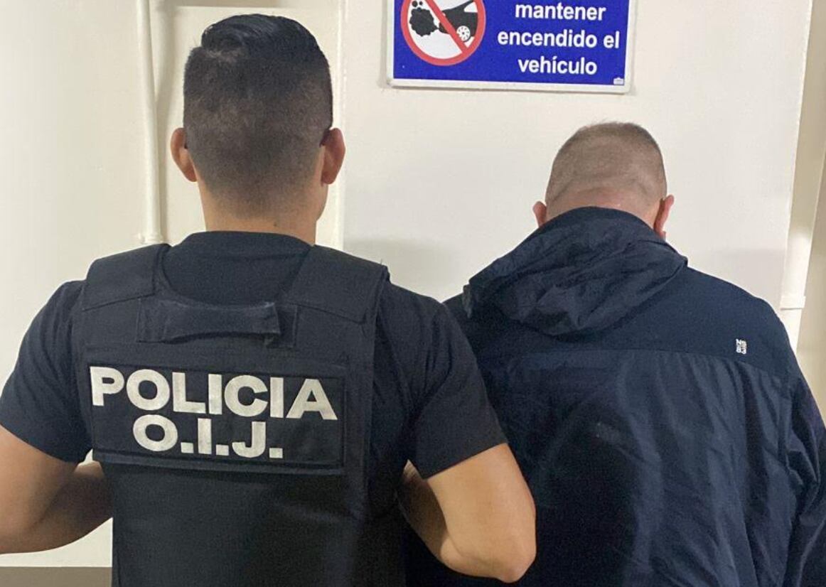 Un fiscal de Turrialba, de apellido Coto, fue detenido este jueves como sospechoso de cometer delitos de abuso de autoridad, peculado de uso y falsedad ideológica.