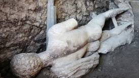 Arqueólogos hallan estatua del Imperio Romano en alcantarilla