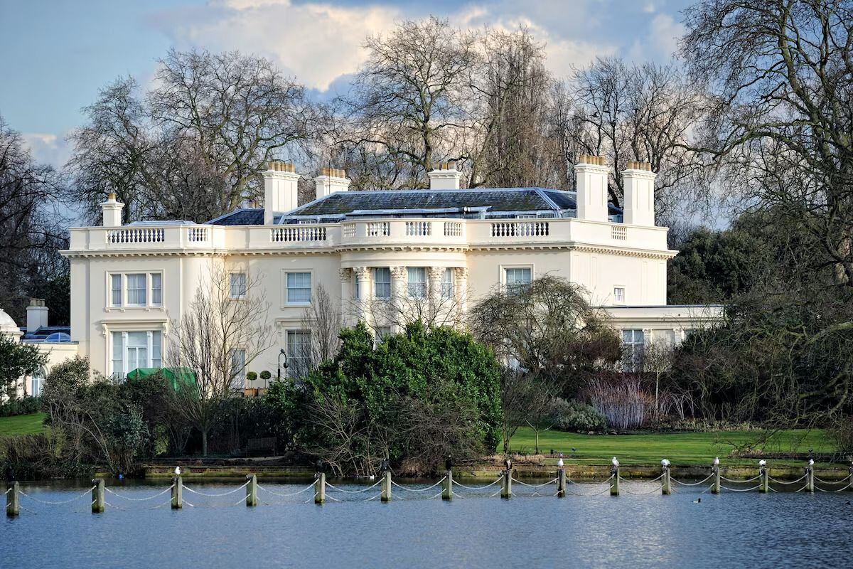 La mansión se conoce como 'The Holme', está ubicada en Regent's Park y fue diseñada por Decimus Burton. Fotografía: Shutterstock.