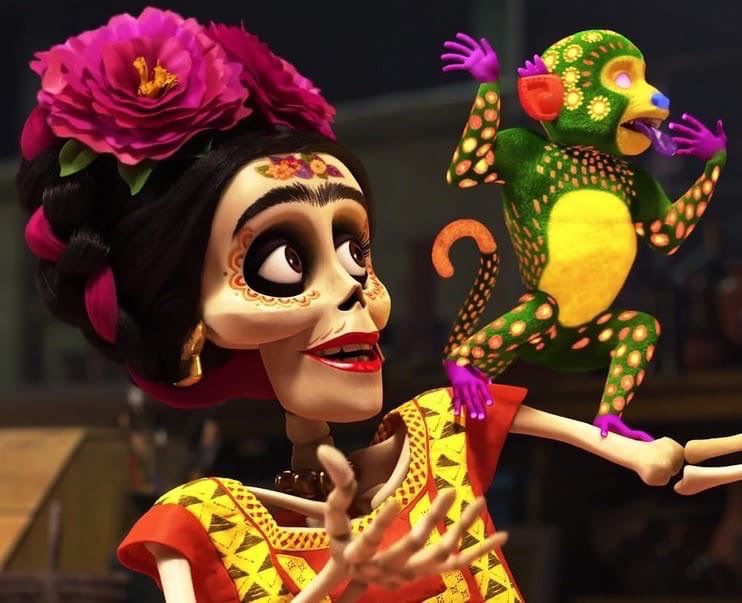 Imposible olvidarse de la Frida Kahlo catrina que presentó Disney en la película 'Coco', del 2019.  Este personaje acercó la historia de la artista a los niños.