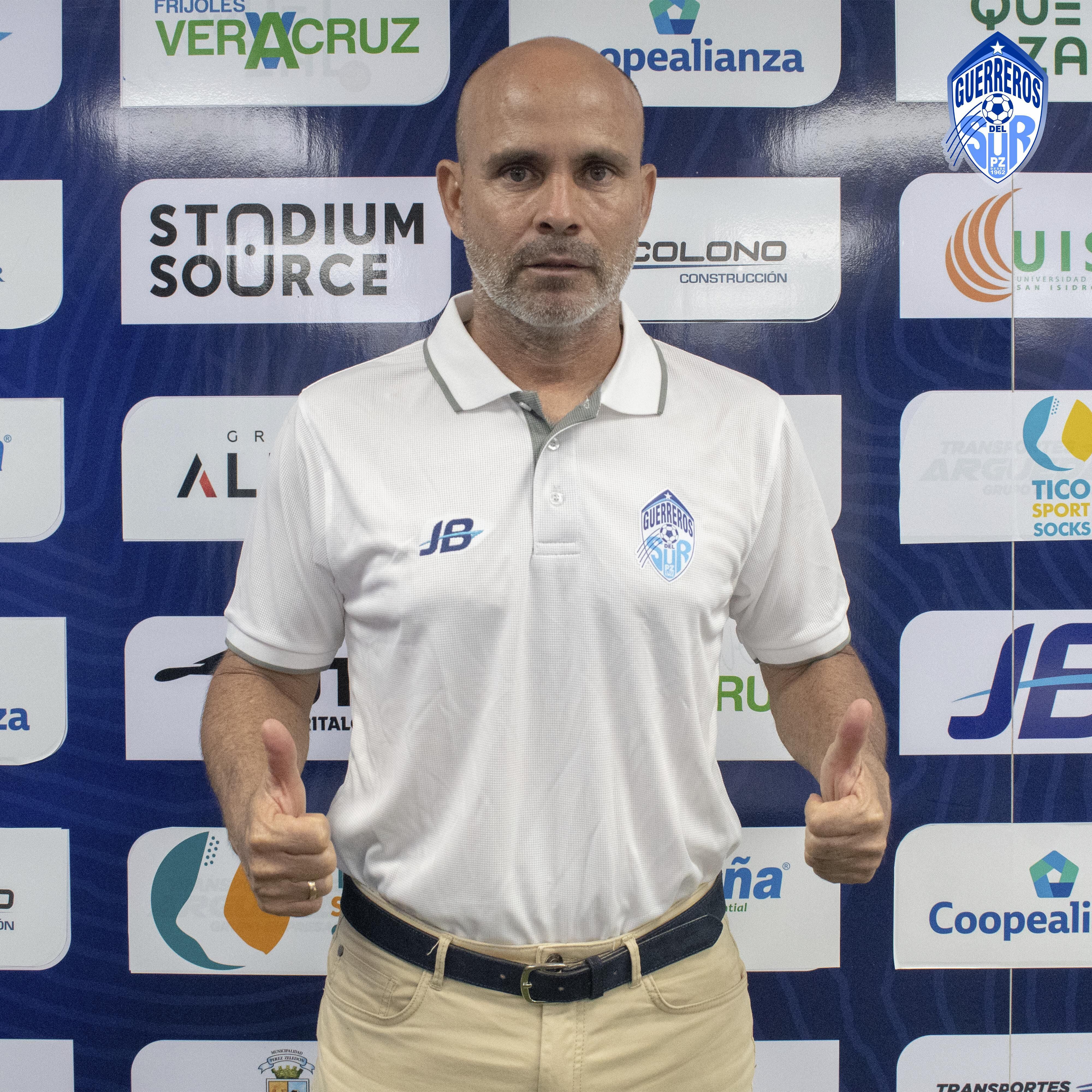 El Pérez Zeledón anunció a Luis Fernando Fallas como su nuevo entrenador para el Torneo Clausura 2024. Fotografía: Municipal Pérez Zeledón