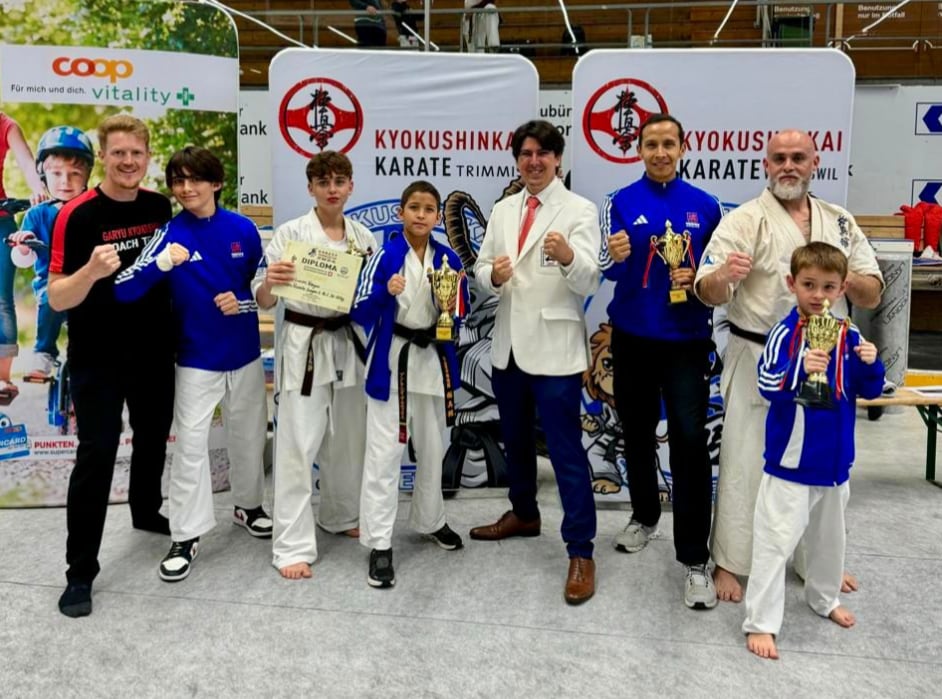 La Academia de karate Tamashii, bajo la guía de 'Shihan' Mauricio Carranza, obtuvo tres preseas de oro, una de plata y un bronce en un Torneo Internacional de Karate, en Suiza. Cortesía: Mauricio Carranza
