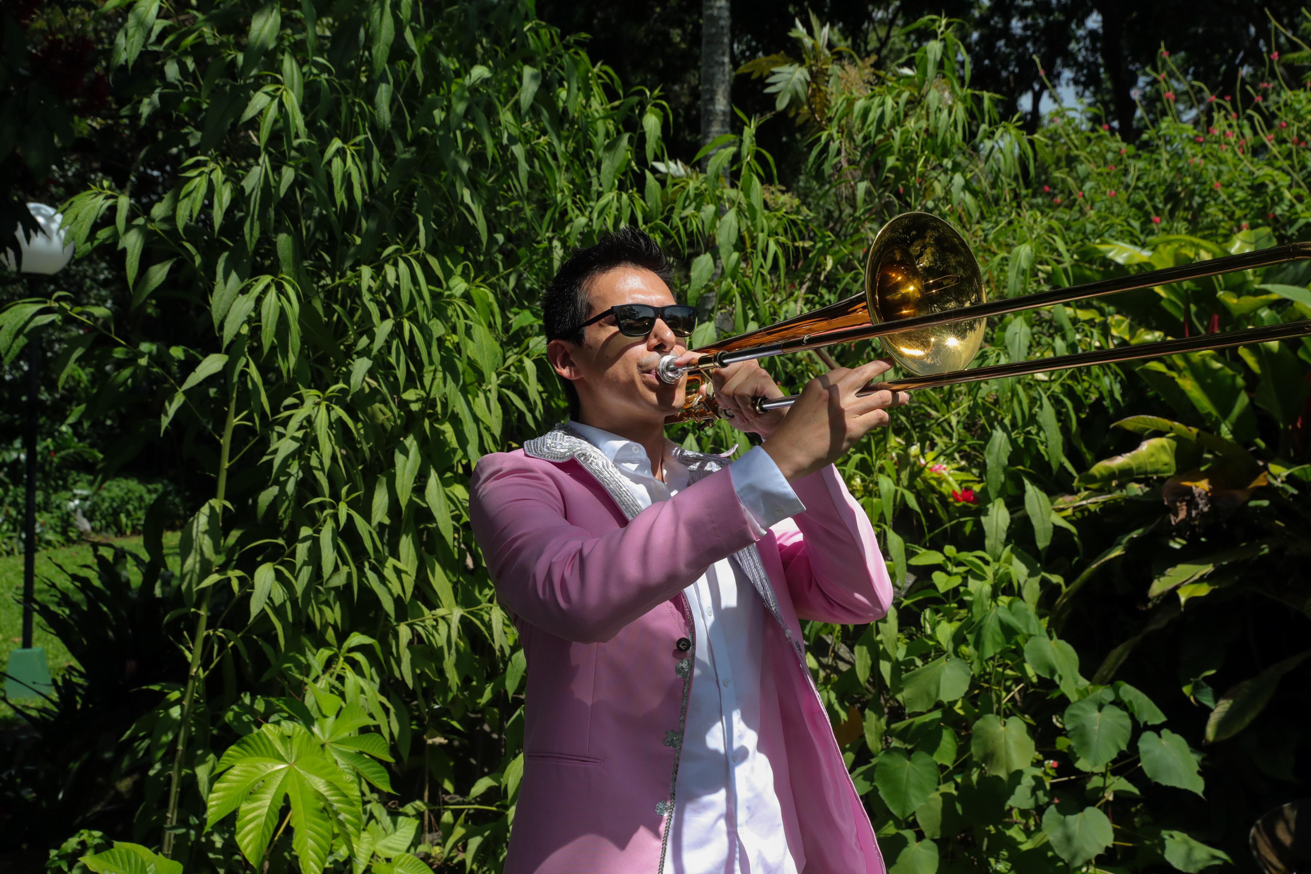 El trombonista José Pablo Chaves es uno de los integrantes más nuevos de Los Ajenos.  Desde que ingresó en el 2019 ha vivido locuras y grandes satisfacciones con la banda.