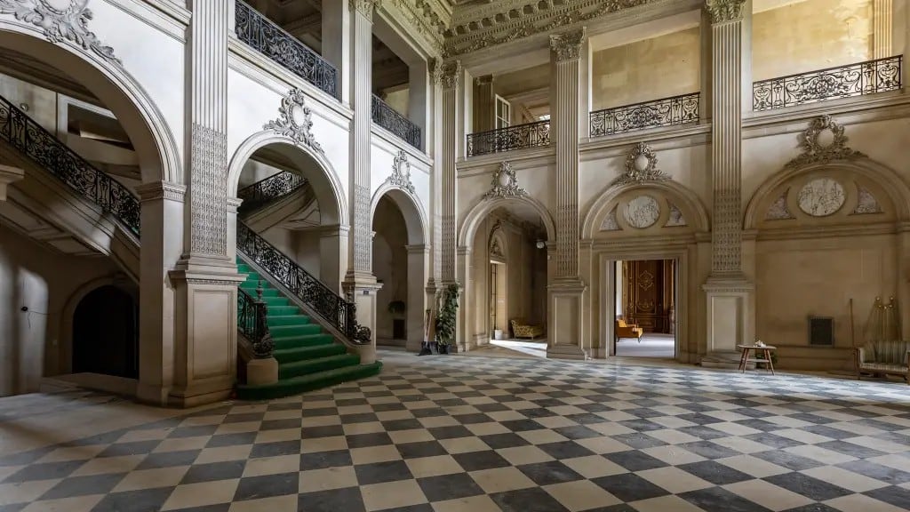 Los detalles arquitectónicos de Lynnewood Hall reflejan la riqueza de finales del siglo XIX en Estados Unidos.
