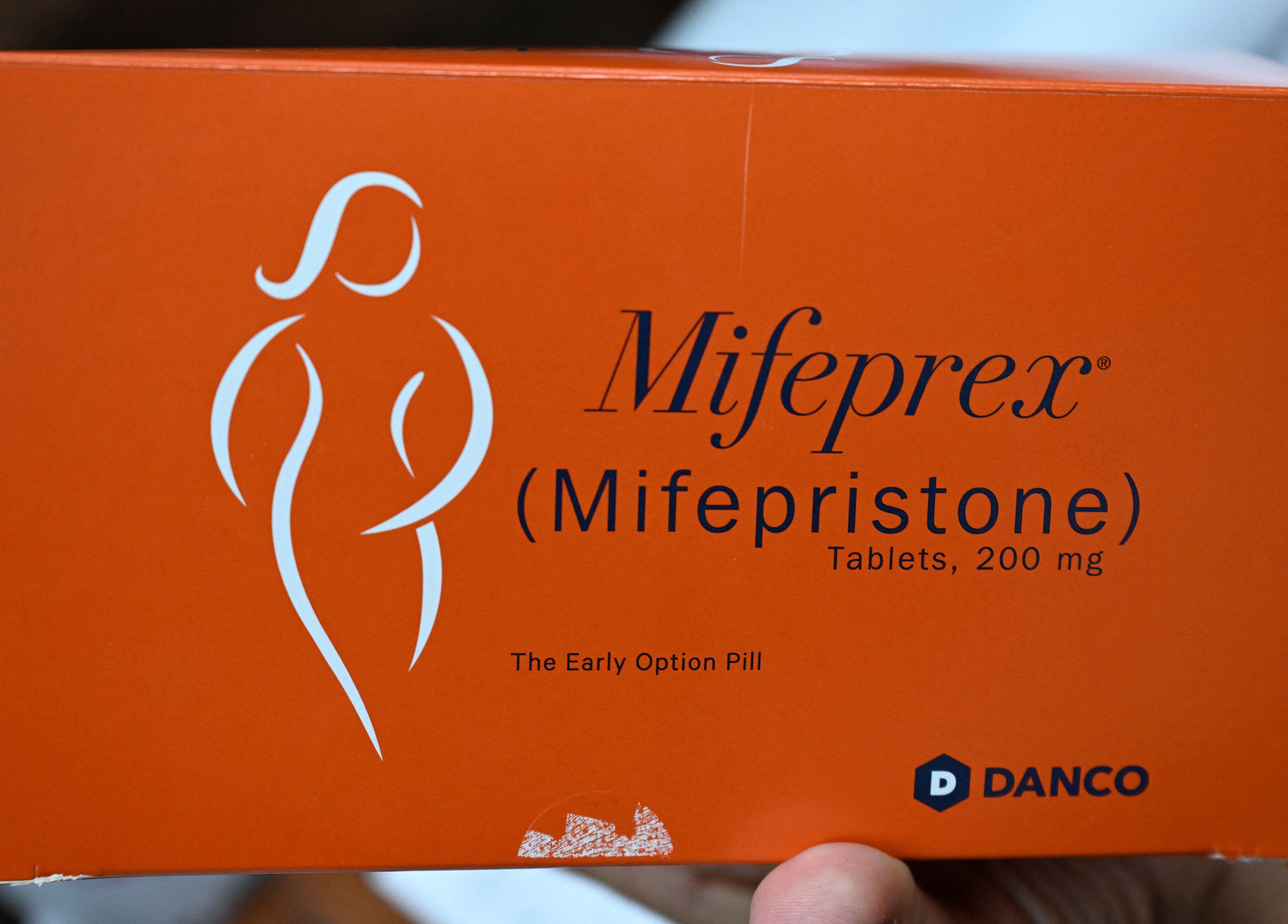 La mifepristona es uno de los componentes de un procedimiento de dos fármacos que puede utilizarse durante las 10 primeras semanas de embarazo.