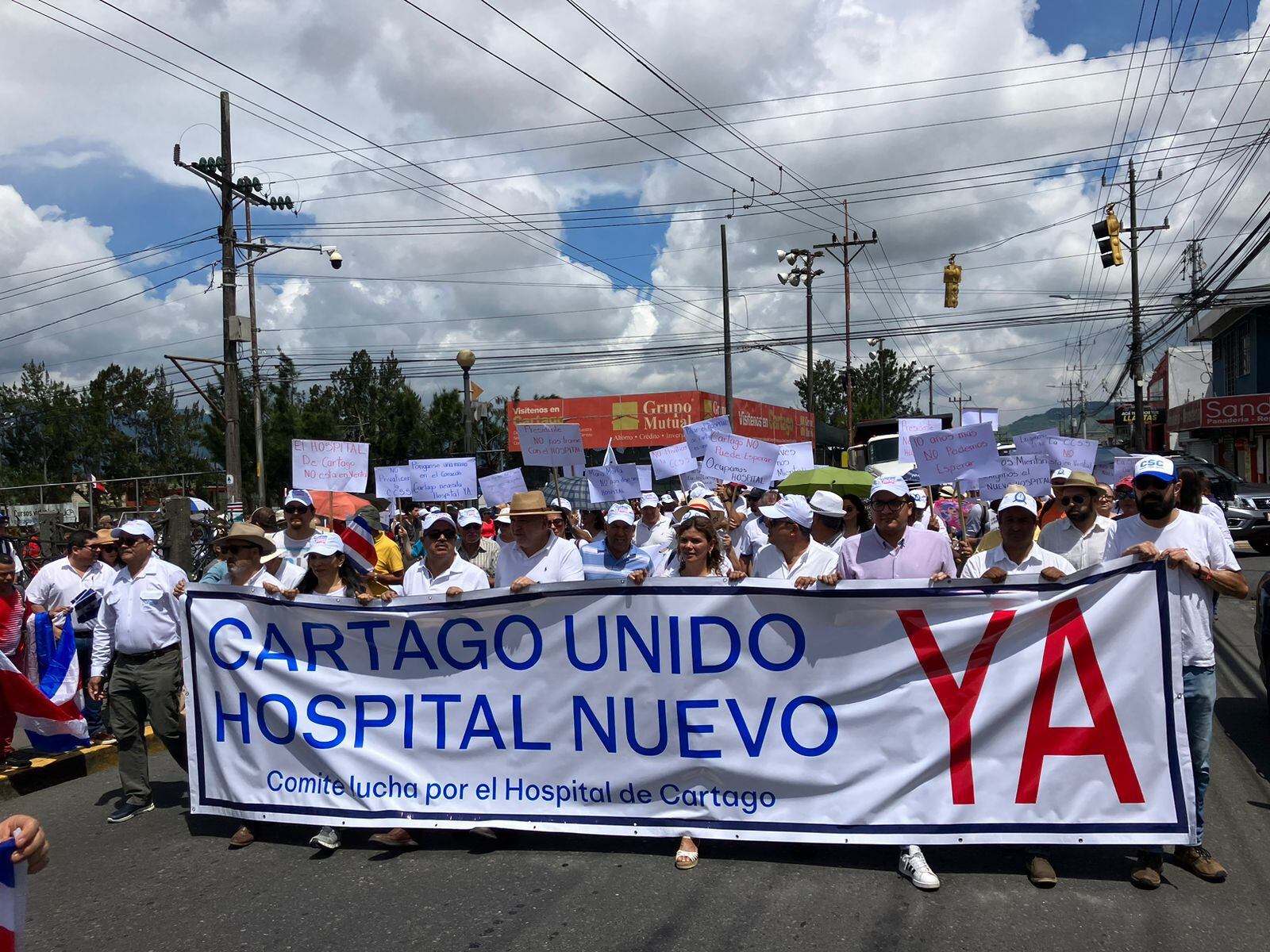 El año pasado, fuerzas vivas de Cartago se lanzaron a las calles de la ciudad para presionar por la construcción del nuevo hospital de la provincia. 