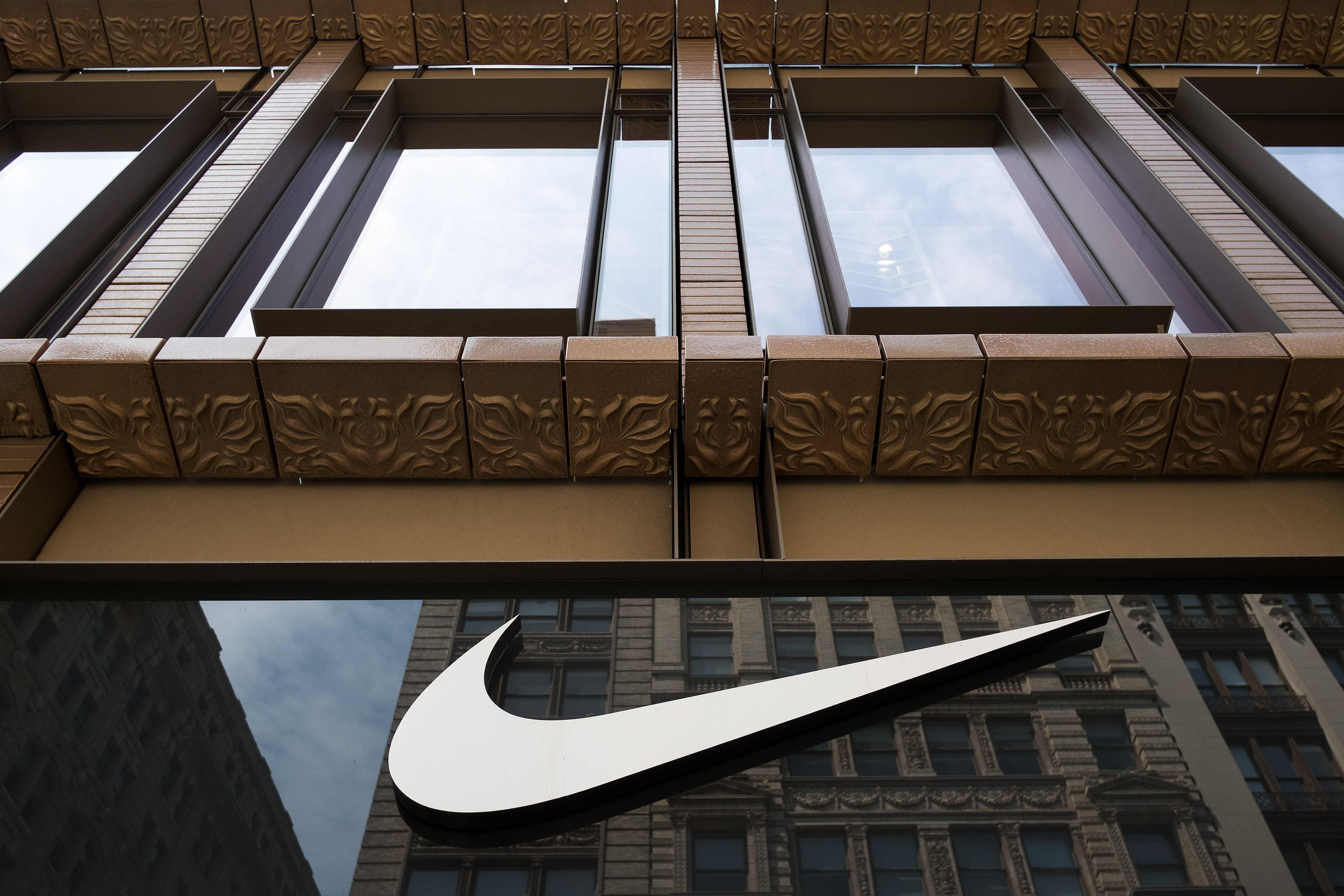 El precio de las acciones de Nike cayó un 19,5% este viernes, luego de que la compañía publicará sus resultados financieros del último periodo fiscal.