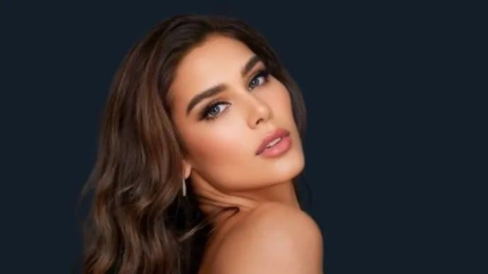 Magalí Benejam, Miss Argentina 2024, conquista con su gracia y experiencia en el modelaje internacional.