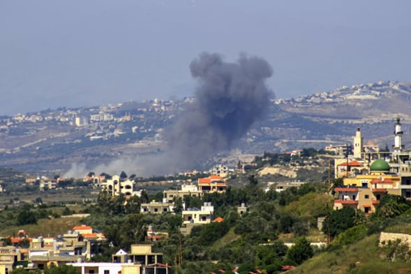 Tensión en la frontera entre Líbano e Israel. Hezbolá anunció que bombardeó una base militar en el norte de Israel en respuesta a ataques previos. (Foto: Kawnat Haju/AFP)