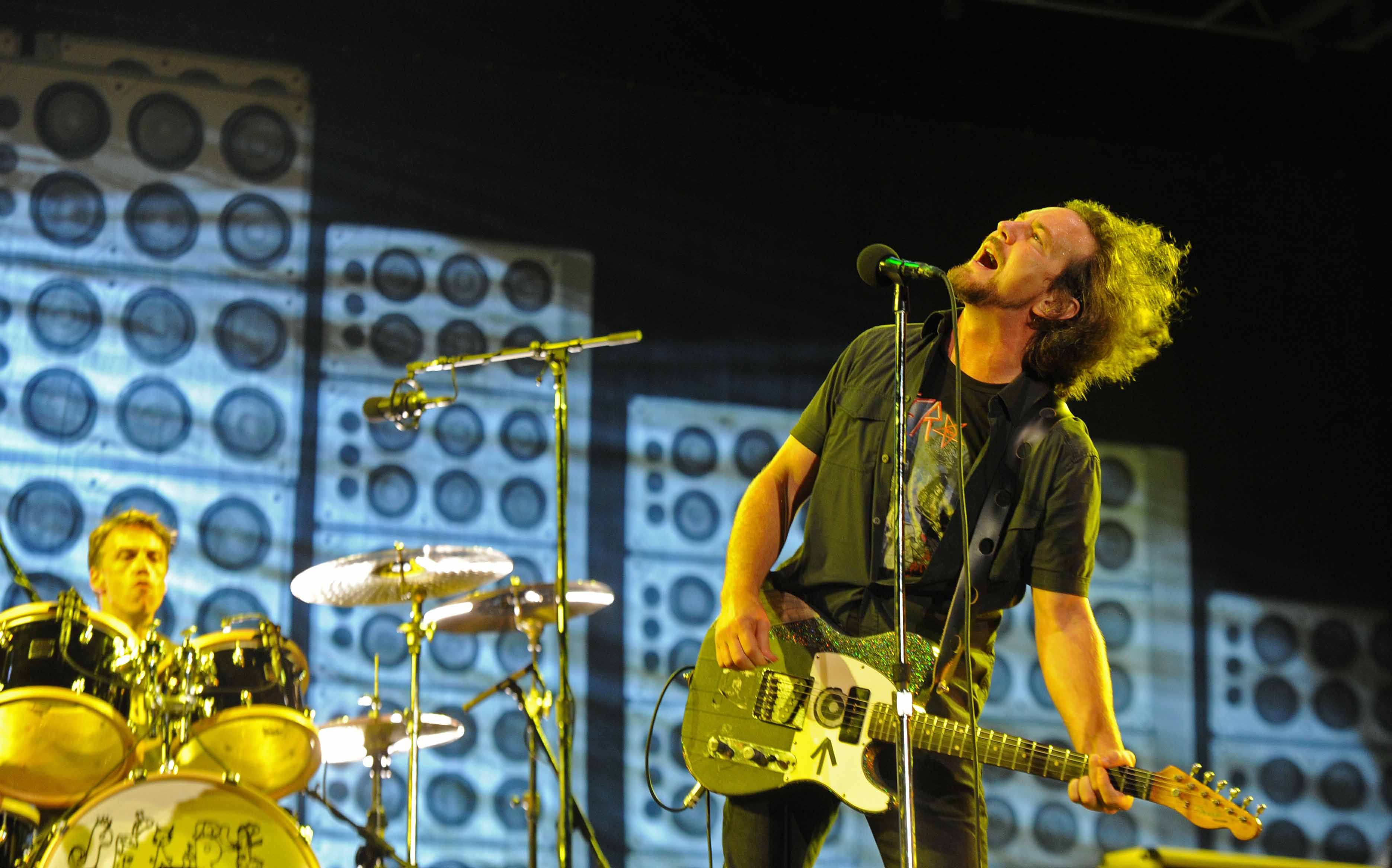 En el marco de su 20 aniversario, Pearl Jam hizo un repaso por su carrera con un concierto en Costa Rica en noviembre del 2011.