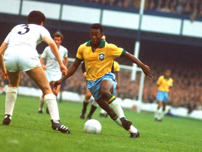 Pelé consiguió su gol 1000 precisamente el mismo día que celebraba el natalicio de su madre. 