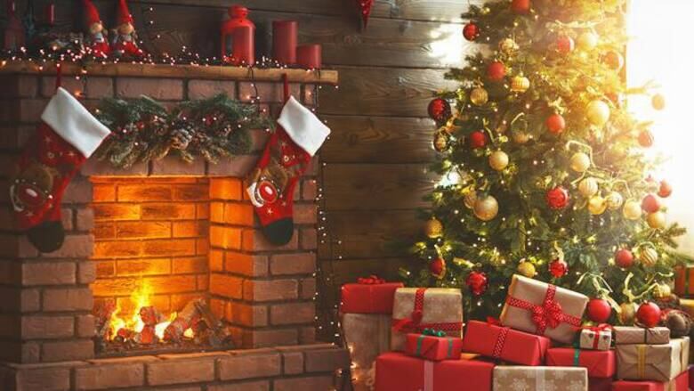 La chimenea y el árbol de Navidad han sustituido en muchas ocasiones al tradicional pasito en los hogares costarricenses. 