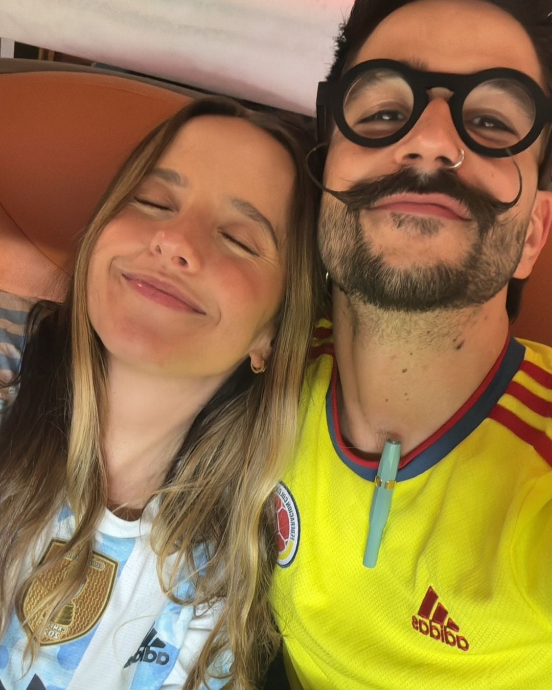 Entre Evaluna y Camilo hubo rivalidad en la tribuna. La primera apoyó a Argentina y el segundo a Colombia, su país natal. Foto: Instagram