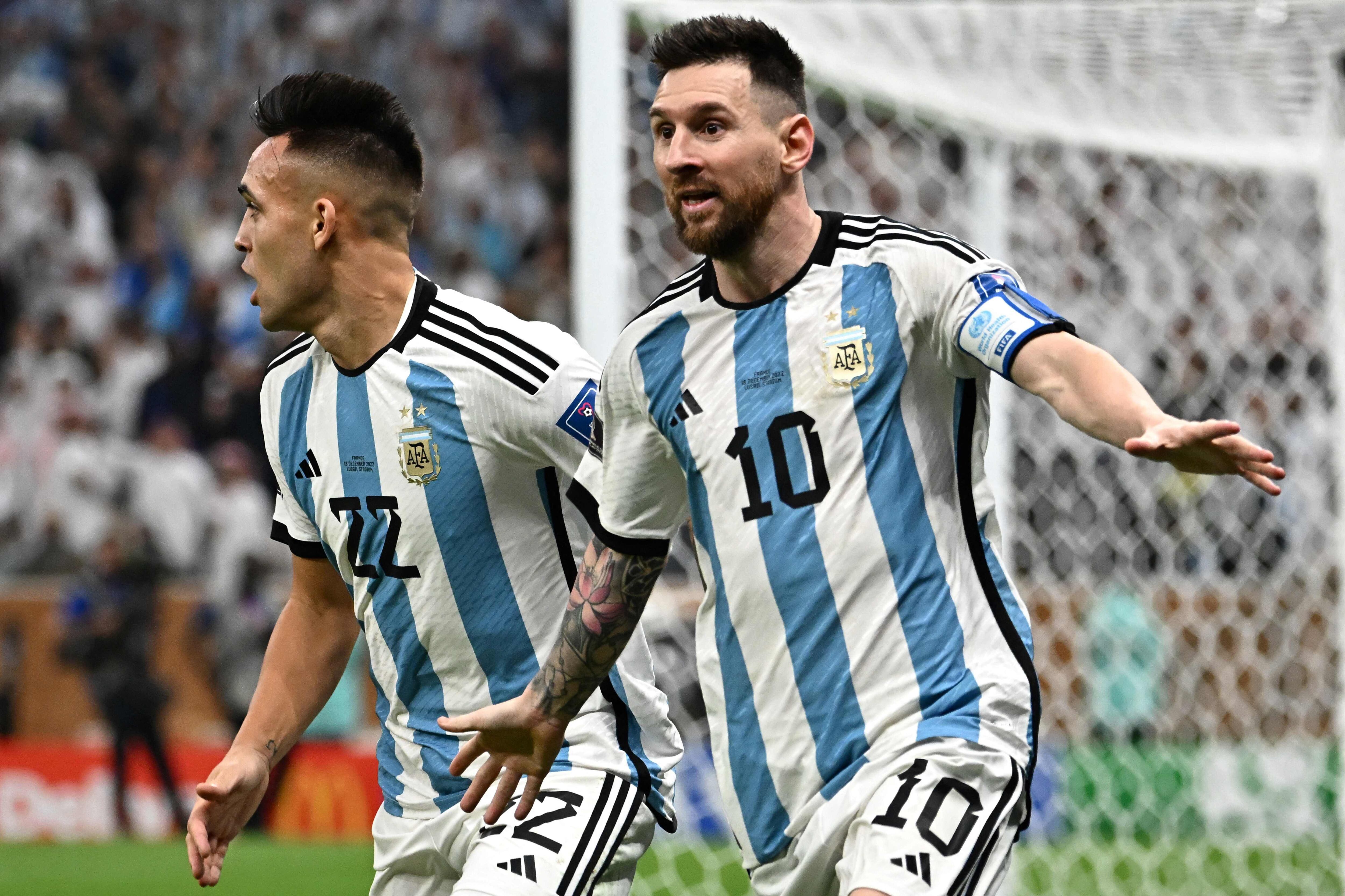 Lionel Messi acaba de anotar el tercer gol para Argentina.