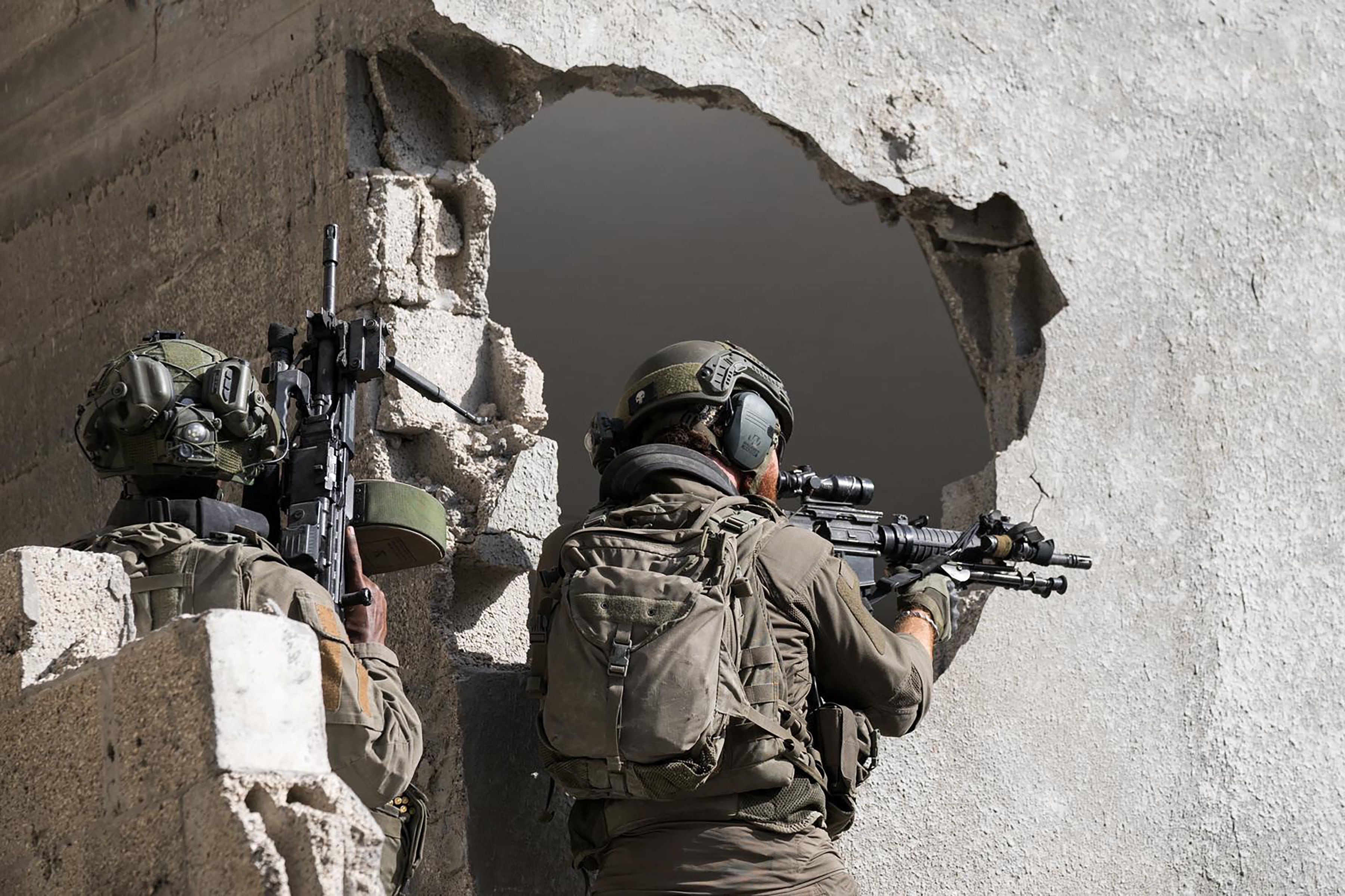 Soldados israelíes durante operaciones militares en la Franja de Gaza, en medio del conflicto en curso entre Israel y el grupo militante palestino Hamás.