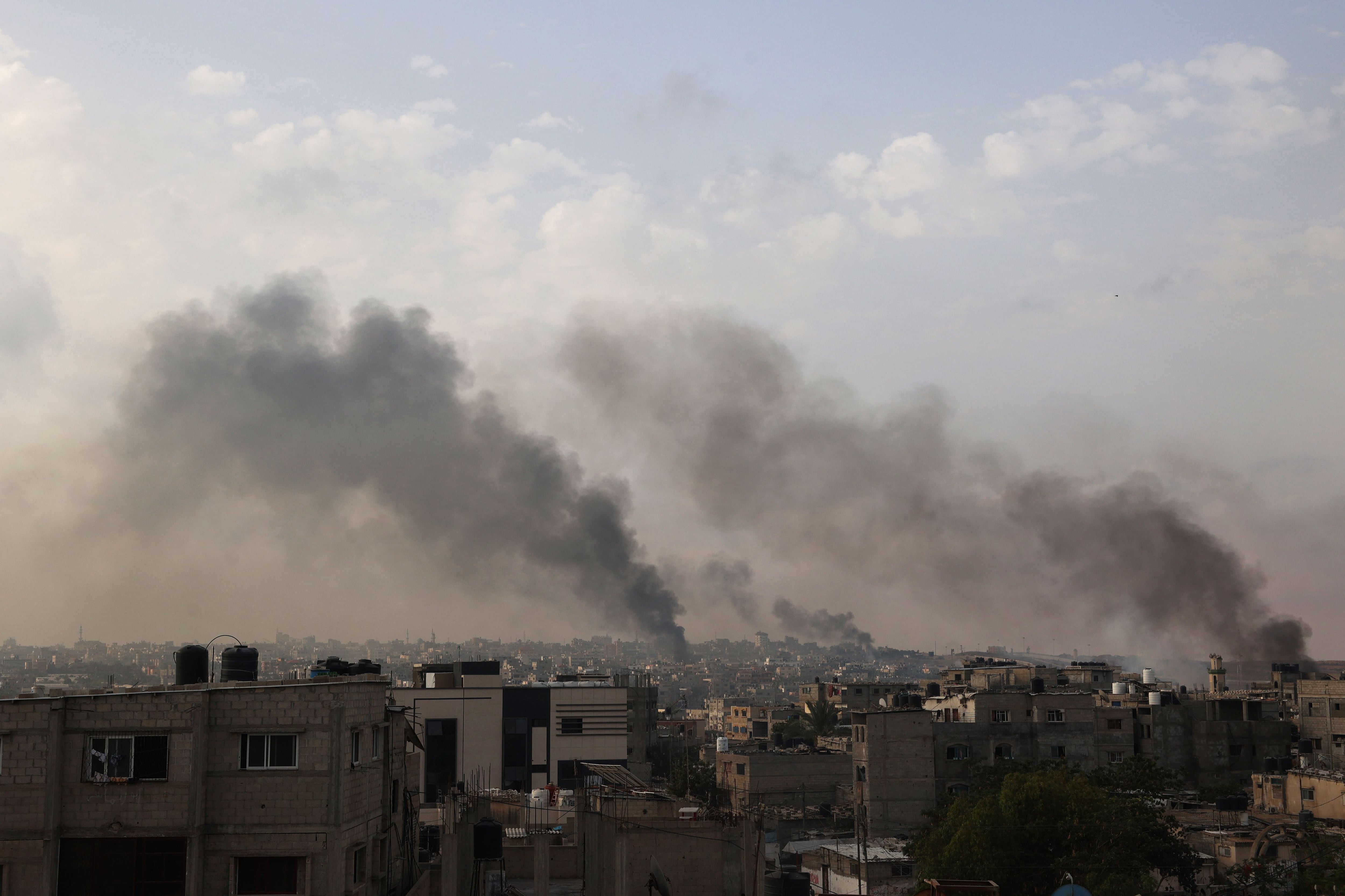 Escalada militar en Gaza mientras Israel y Hamas enfrentan desafíos para alcanzar una tregua.