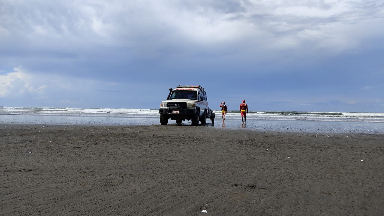 Una mujer de 34 años fue encontrada sin vida en una playa de Jacó. Foto con fines ilustrativos. 