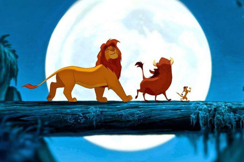 'El rey león' es una cinta animada que cuenta la historia de Simba, que es exiliado tras la muerte de su padre, el rey de la selva. 