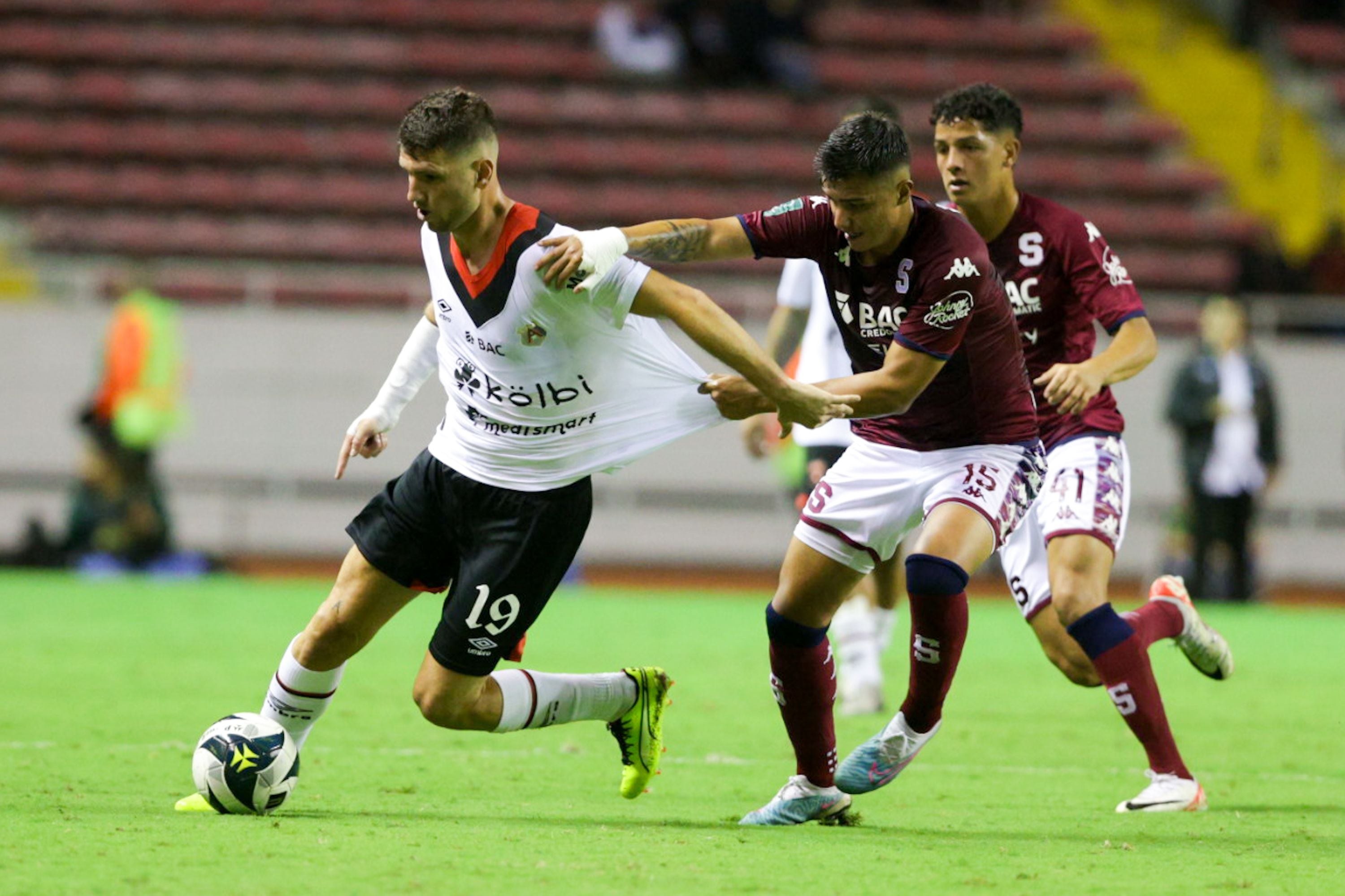Anderson Canhoto dejó una muy buena impresión al dejarse ver por primera vez con Liga Deportiva Alajuelense.