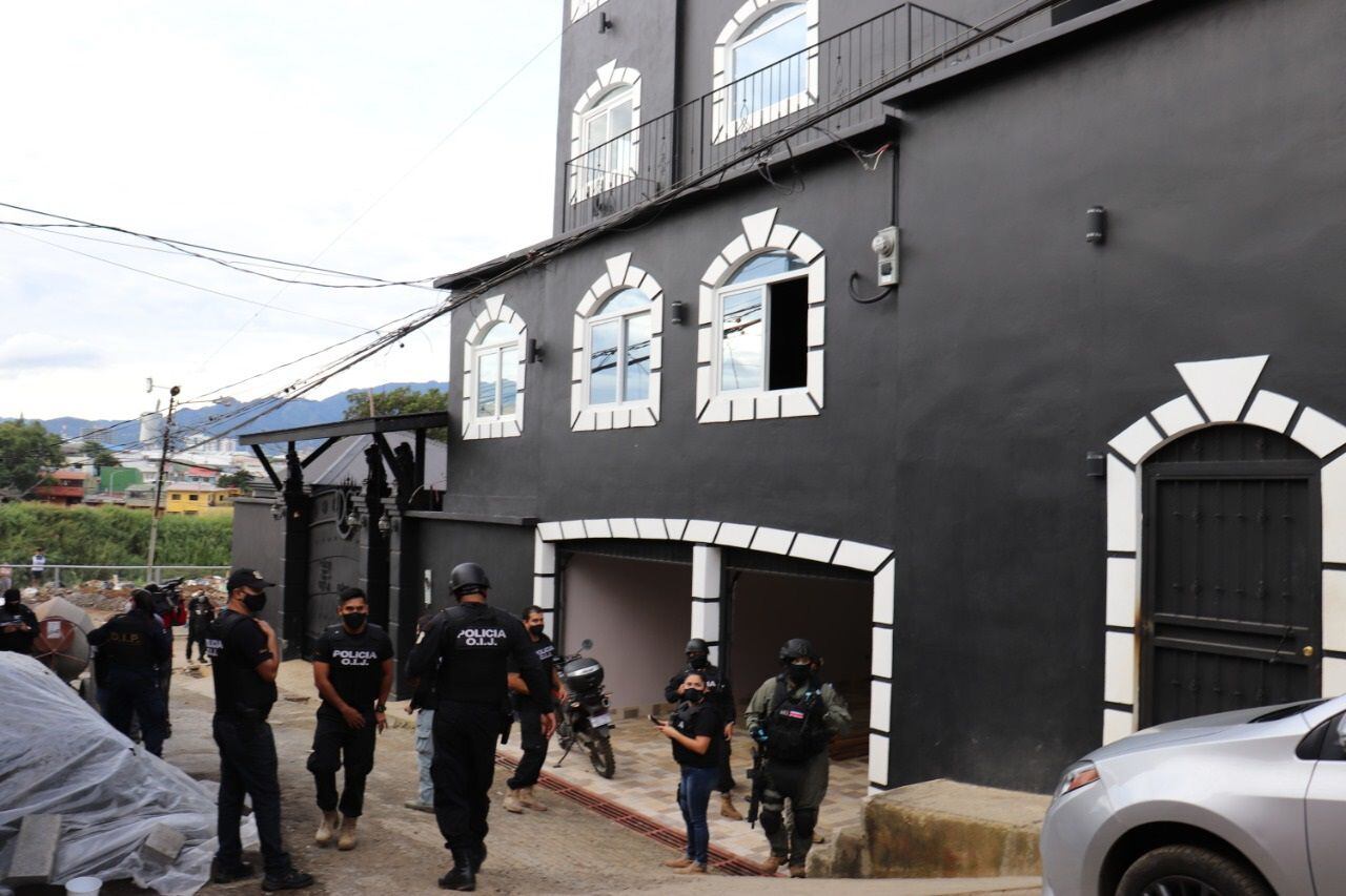 13 de octubre del 2020, día del operativo contra Manzanita en la residencia de cinco pisos en León XIII, Tibás. Cortesía del OIJ.