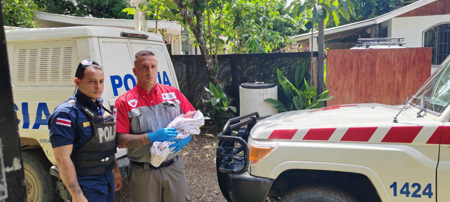 El bebé hallado en la pila de una casa en Garza está bien y quedó al cuidado del PANI. Foto: Cortesía Guanacaste Informativo.