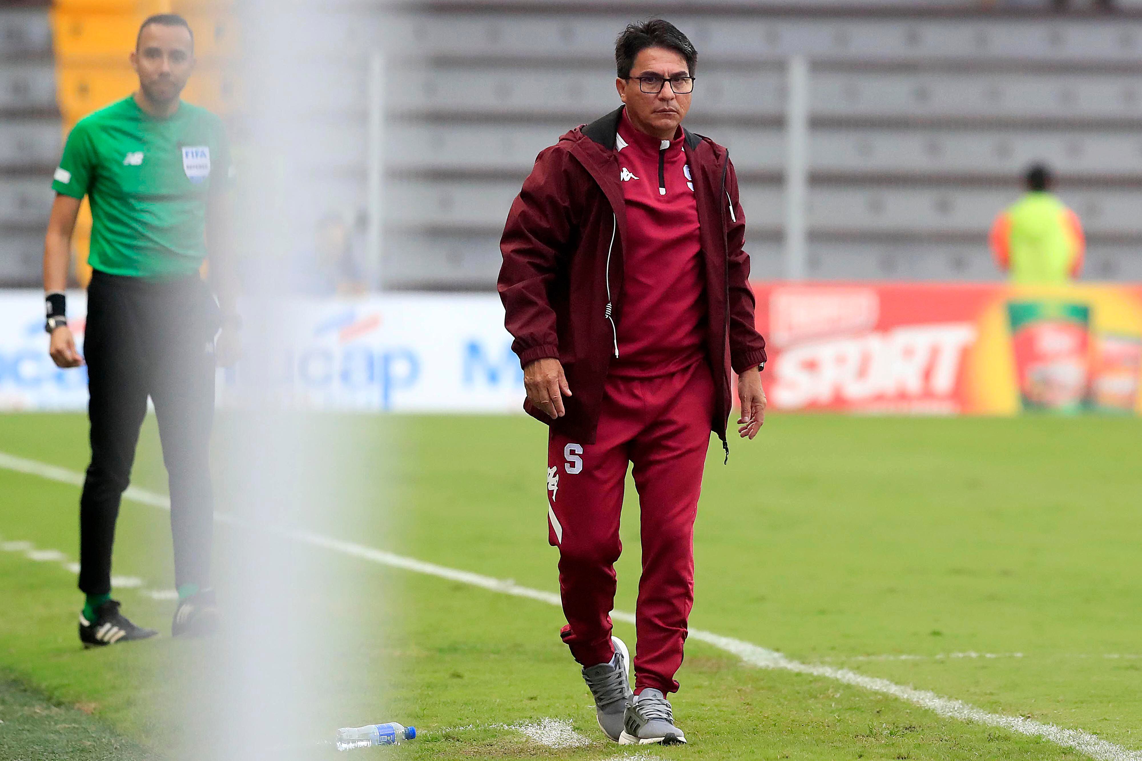 Vladimir Quesada, técnico del Deportivo Saprissa, aseguró que busca el tricampeonato y que su continuidad al frente del equipo es un tema que no ha conversado con la dirigencia.