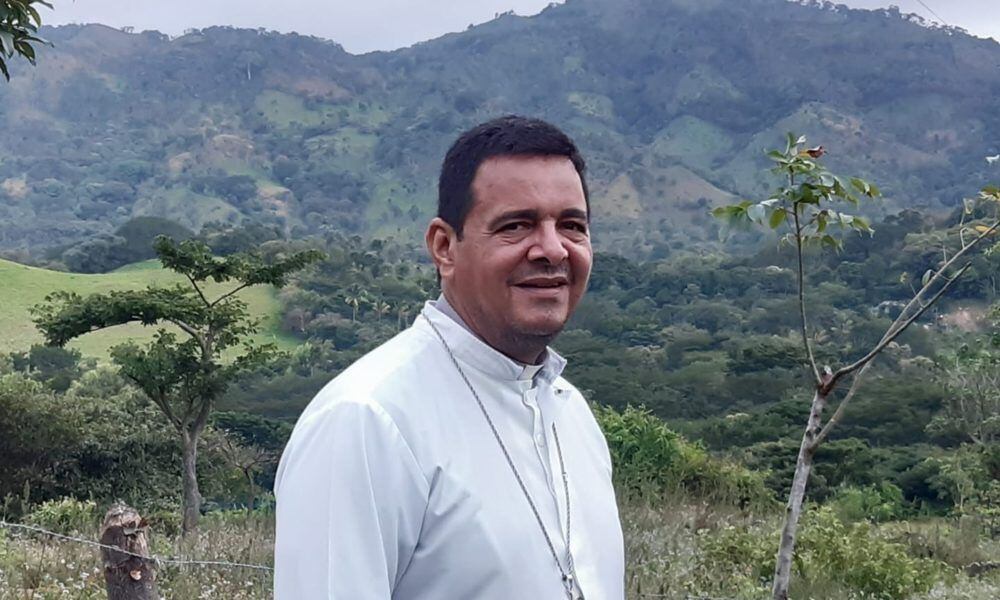 Régimen de Ortega destierra otro sacerdote: niega ingreso al país a presbítero nicaragüense