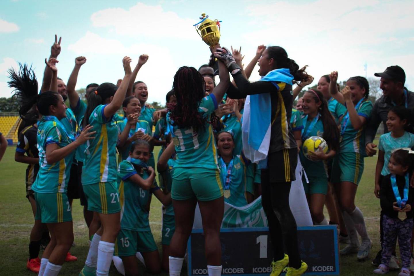 4/07/2024, Guanacaste, Juegos Nacionales 2024, las jugadoras de Pococi se proclaman campeonas en el fútbol femenino de Juegos Nacionales.