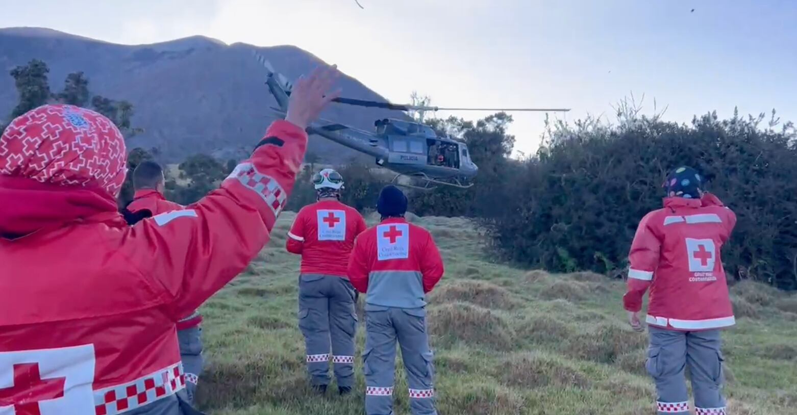 Helicóptero dejó la finca en las faldas del volcán Turrialba cerca de las 7 a. m. 